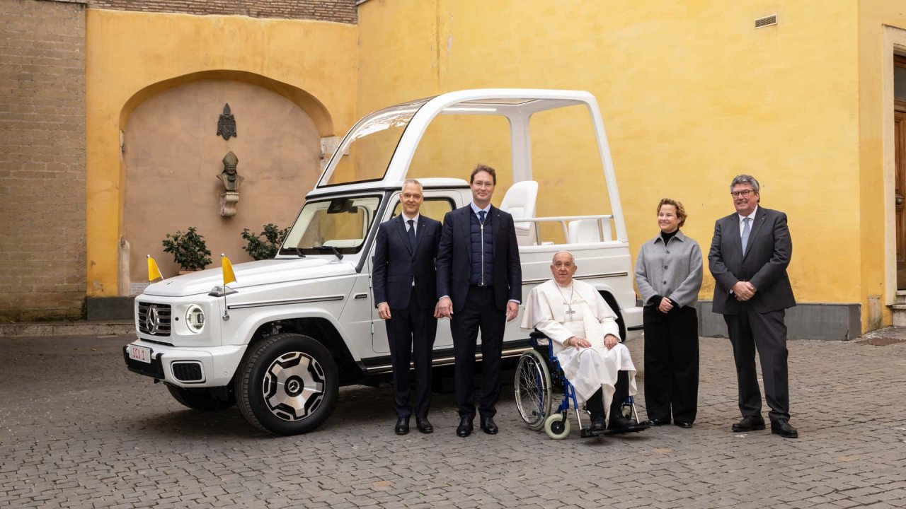 Električni Mercedes G za prvega moža Vatikana Električni Mercedes G za prvega moža Vatikana