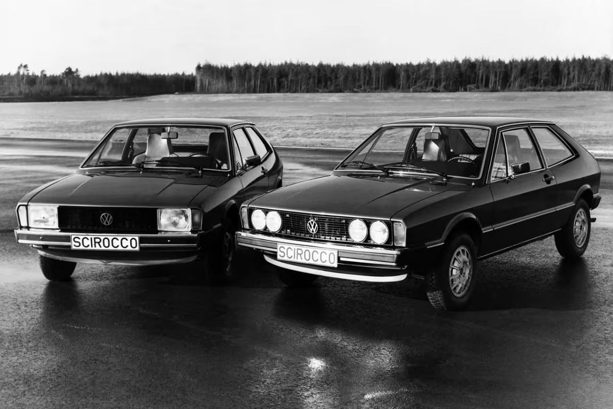 Dvojčka Scirocco kmalu po rojstvu, dvojne okrogle luči so bile precej boljša rešitev, na voljo pa so bile z močnejšim motorjem in višjim nivojem opreme.