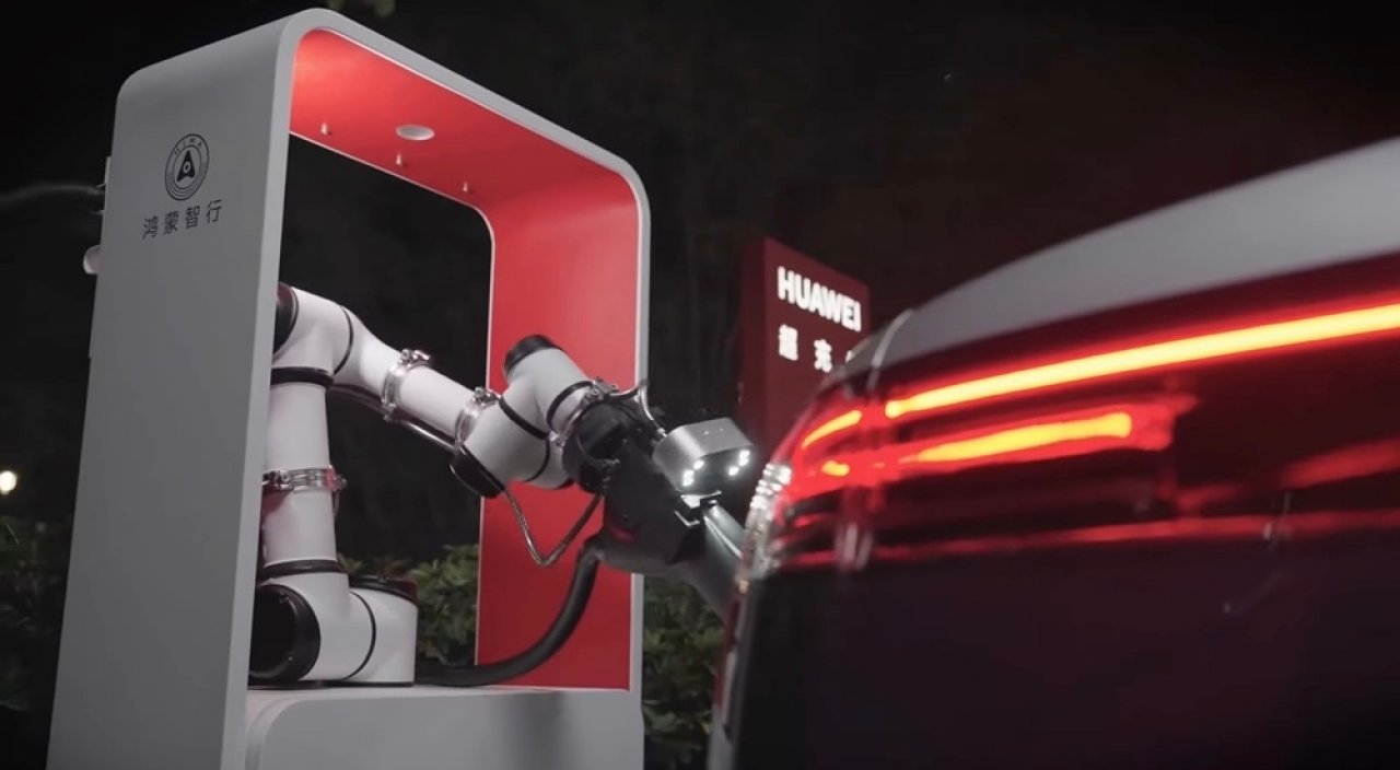 Avtomatsko polnjenje električnega avtomobila bo realnost že v bližnji prihodnosti Avtomatsko polnjenje električnega avtomobila bo realnost že v bližnji prihodnosti