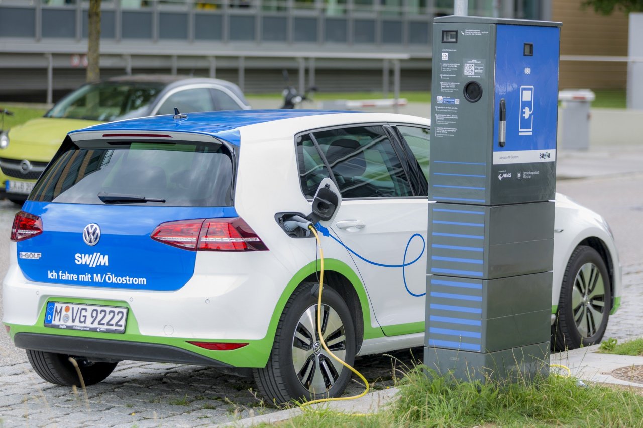Brezplačno parkiranje za električne in hibridne avtomobile Brezplačno parkiranje za električne in hibridne avtomobile