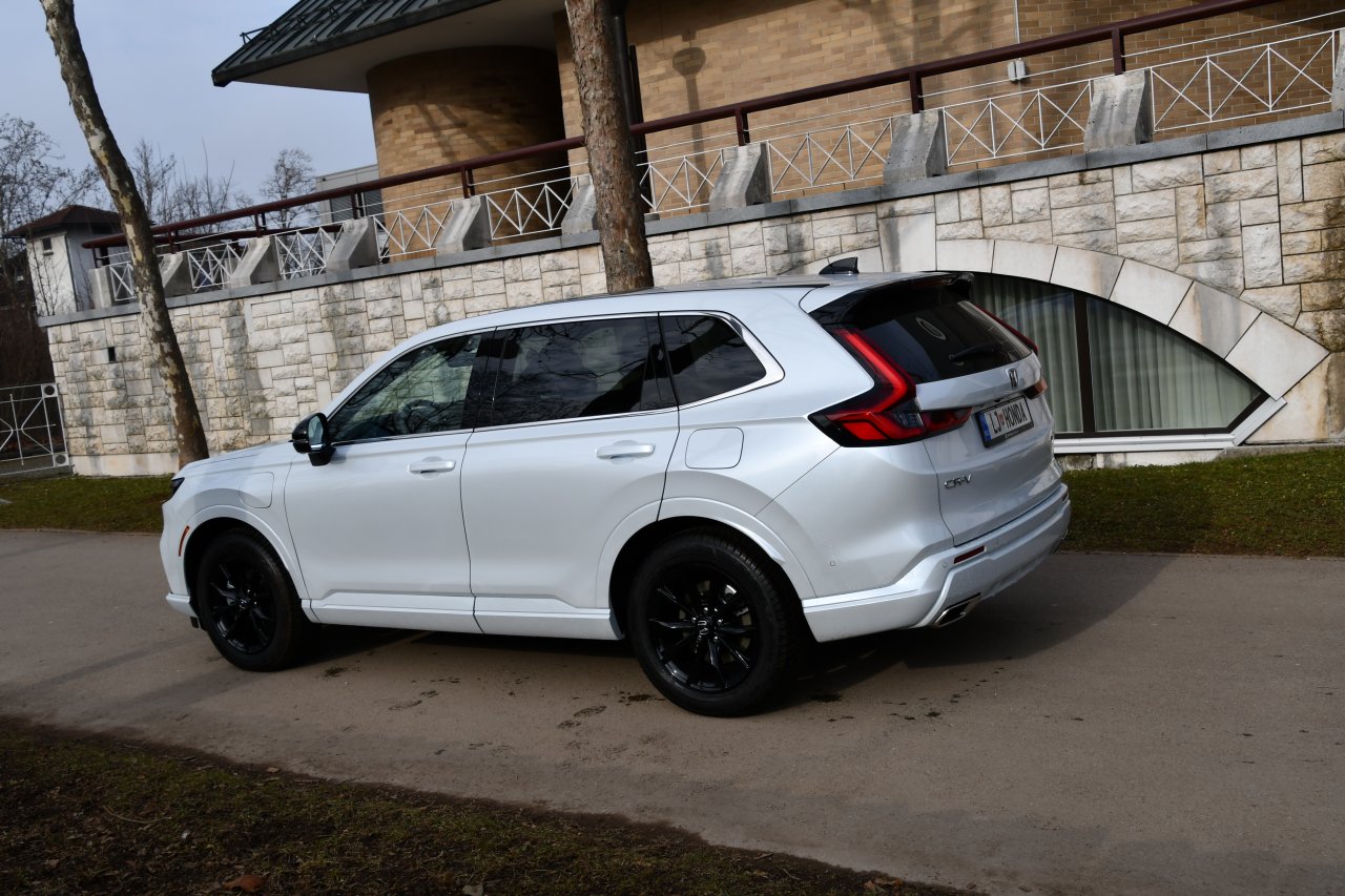 CR-V zdaj še kot priključni hibrid CR-V zdaj še kot priključni hibrid