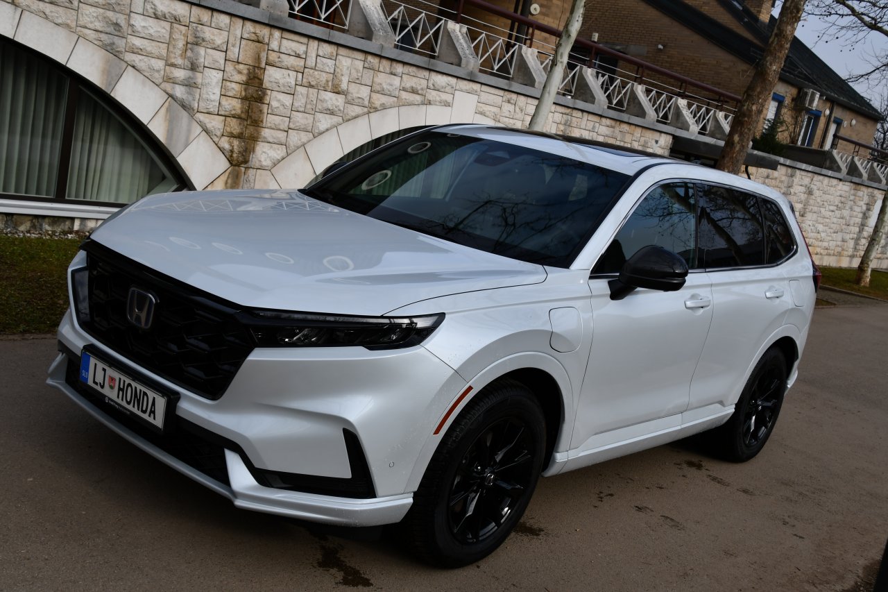 CR-V zdaj še kot priključni hibrid CR-V zdaj še kot priključni hibrid