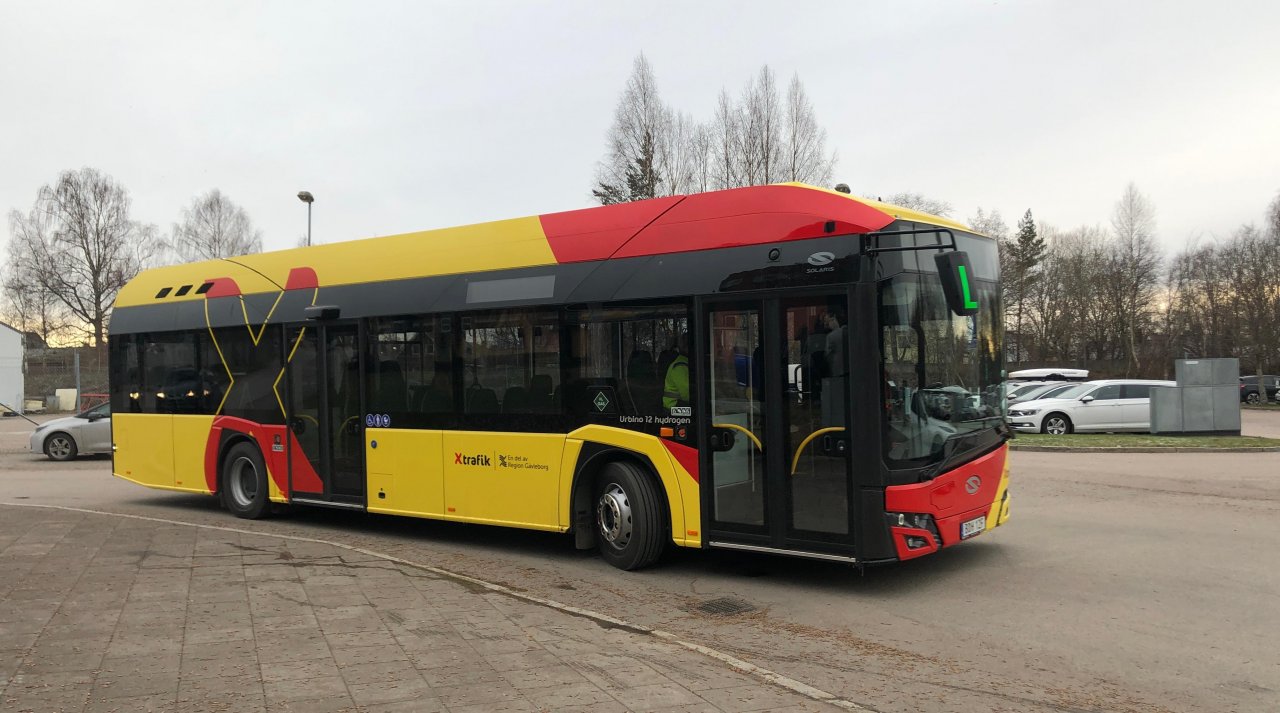 Kupili dva avtobusa, potem pa ju niso imeli kje napolniti
