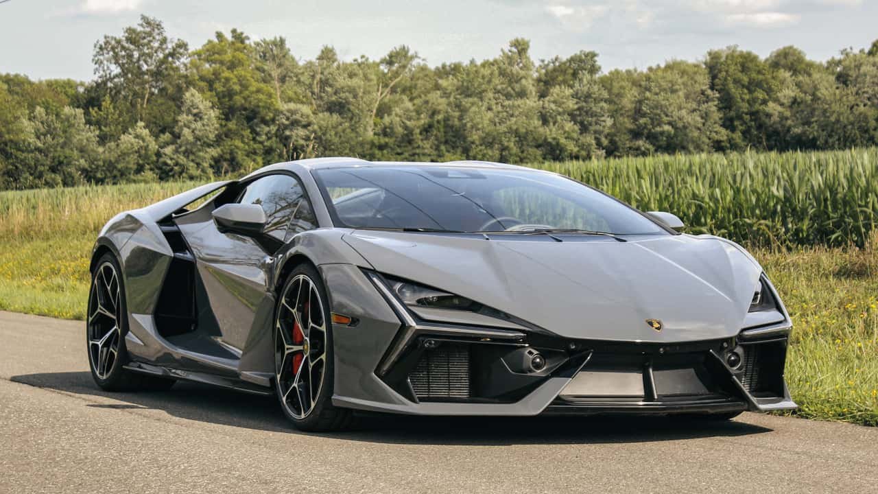 Vpoklic dveh Lamborghinijev zaradi nevarnosti požara