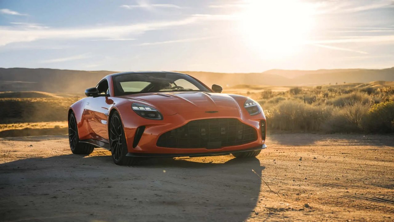 Aston Martin potrebuje več modelov z ročnimi menjalniki Aston Martin potrebuje več modelov z ročnimi menjalniki