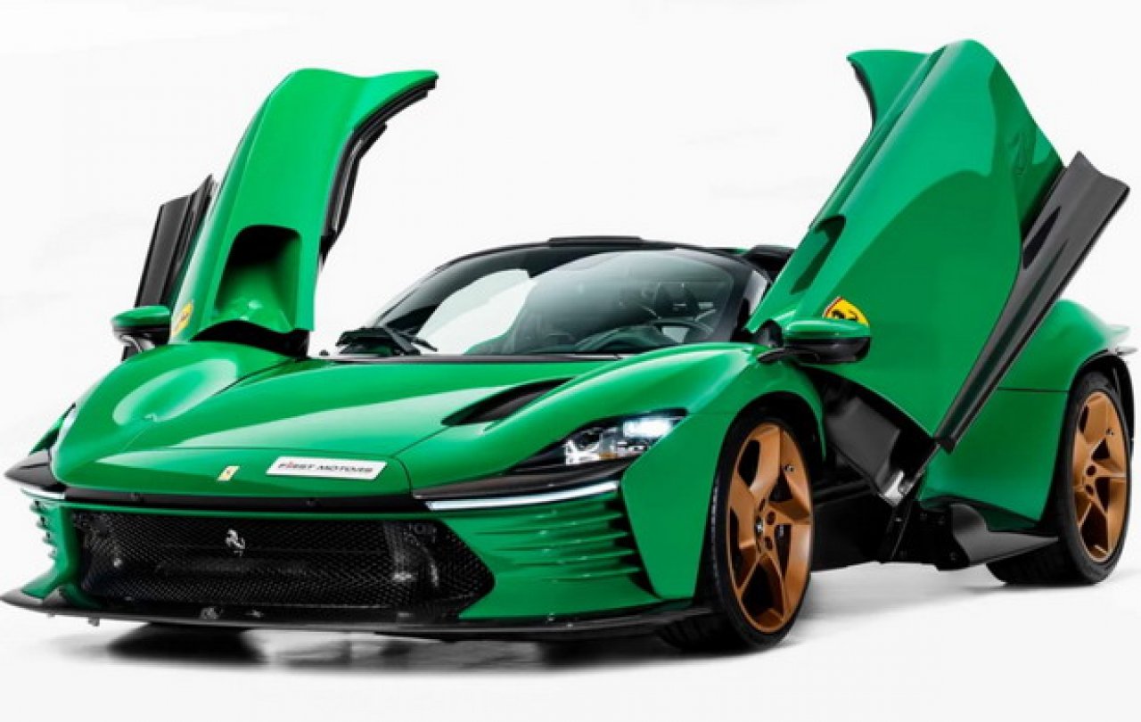 Naprodaj unikatni zeleni Ferrari Naprodaj unikatni zeleni Ferrari