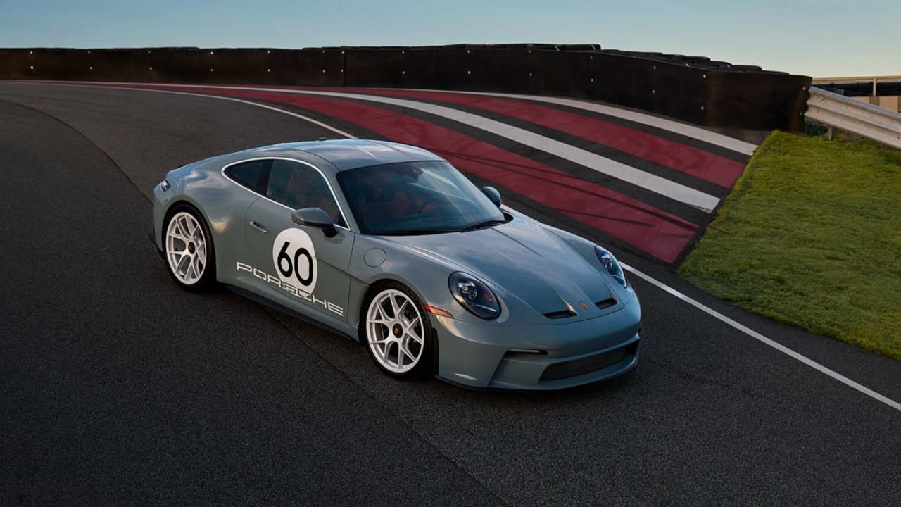 Redek Porsche za pomoč žrtvam požarov v Kaliforniji Redek Porsche za pomoč žrtvam požarov v Kaliforniji