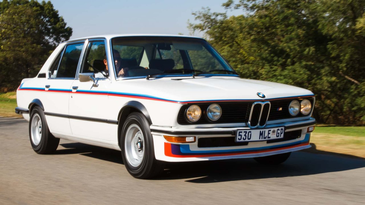 BMW 530 MLE je bil pripravljen za dirkanje v južnoafriški seriji Modified Production Series. Velja za predhodnika BMW-ja M5.