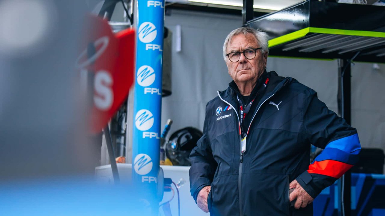 Jochen Neerpasch je s svojim vizionarskim delom ustvaril BMW-jev športni oddelek M in pustil trajno zapuščino v svetu motošporta.