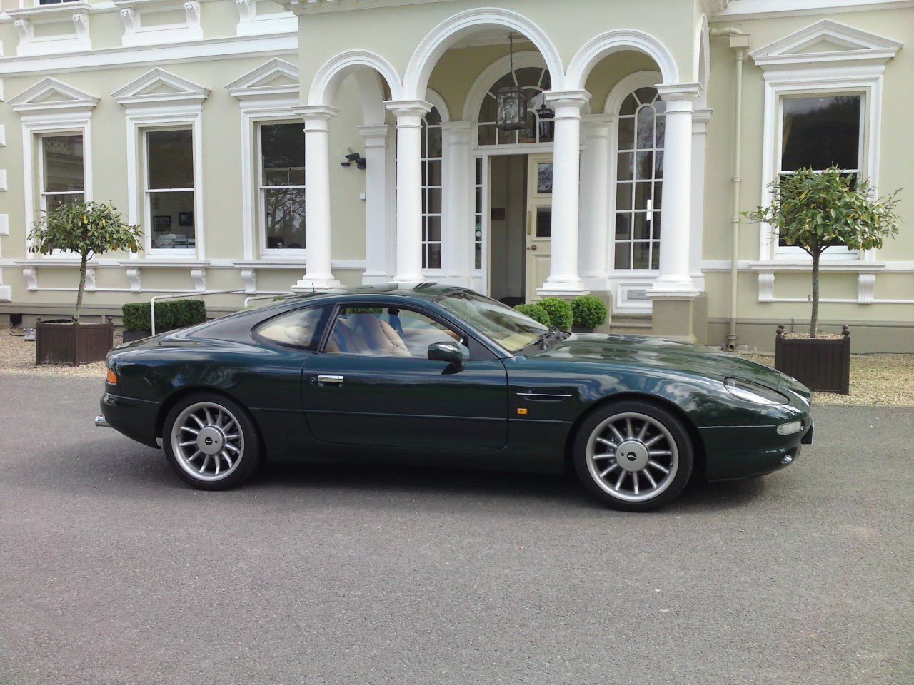 Prodaja se Aston Martin Eltona Johna Prodaja se Aston Martin Eltona Johna