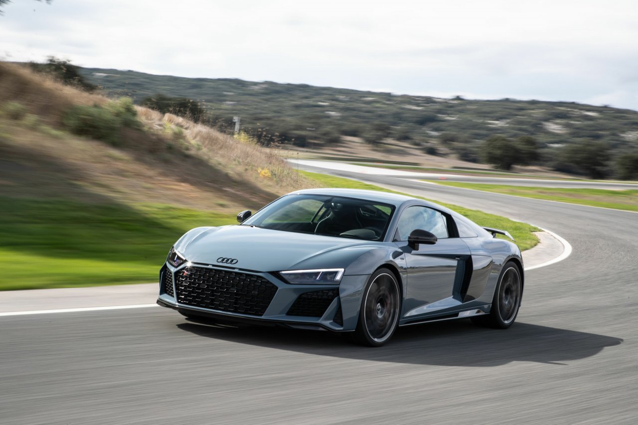 Vrača se Audi R8, a tokrat s hibridnim pogonom Vrača se Audi R8, a tokrat s hibridnim pogonom