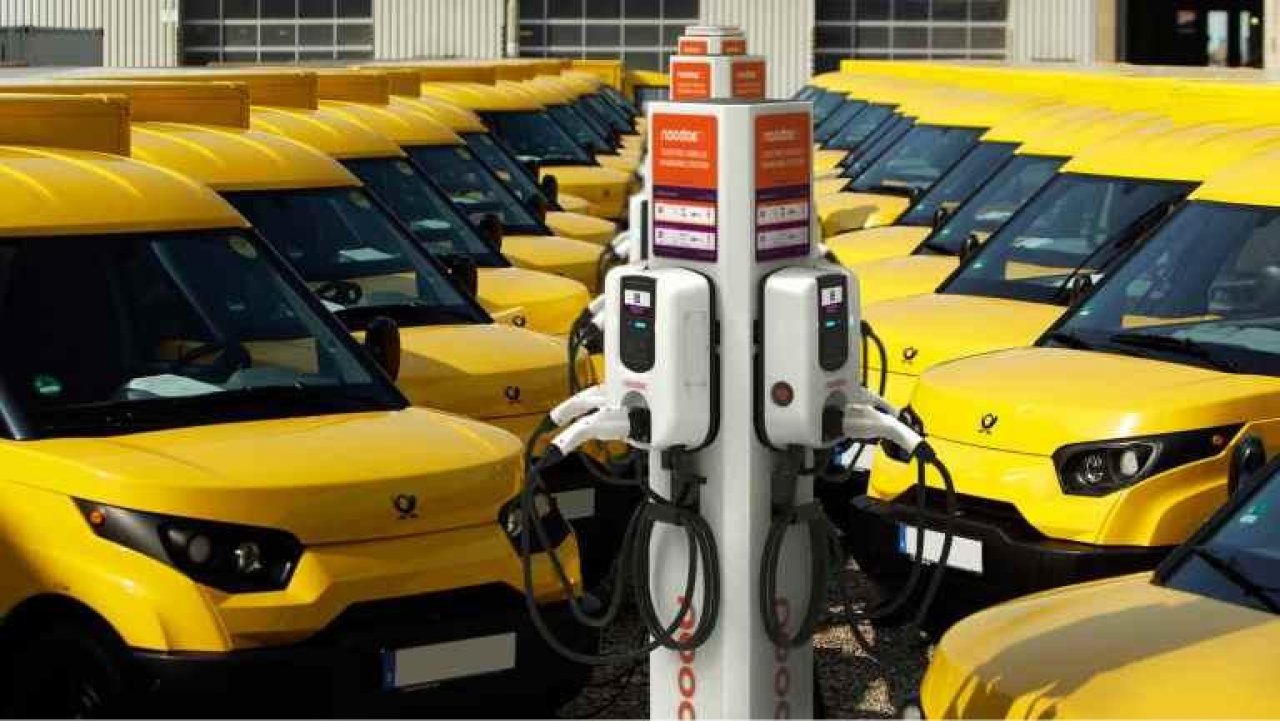 Vsi službeni avtomobili naj bodo električni