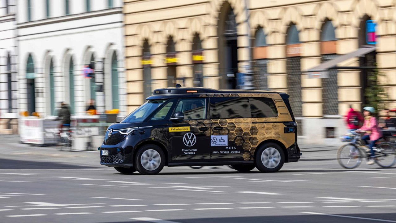 Volkswagen bo Uberju v ZDA dobavil na tisoče robotaksijev Volkswagen bo Uberju v ZDA dobavil na tisoče robotaksijev
