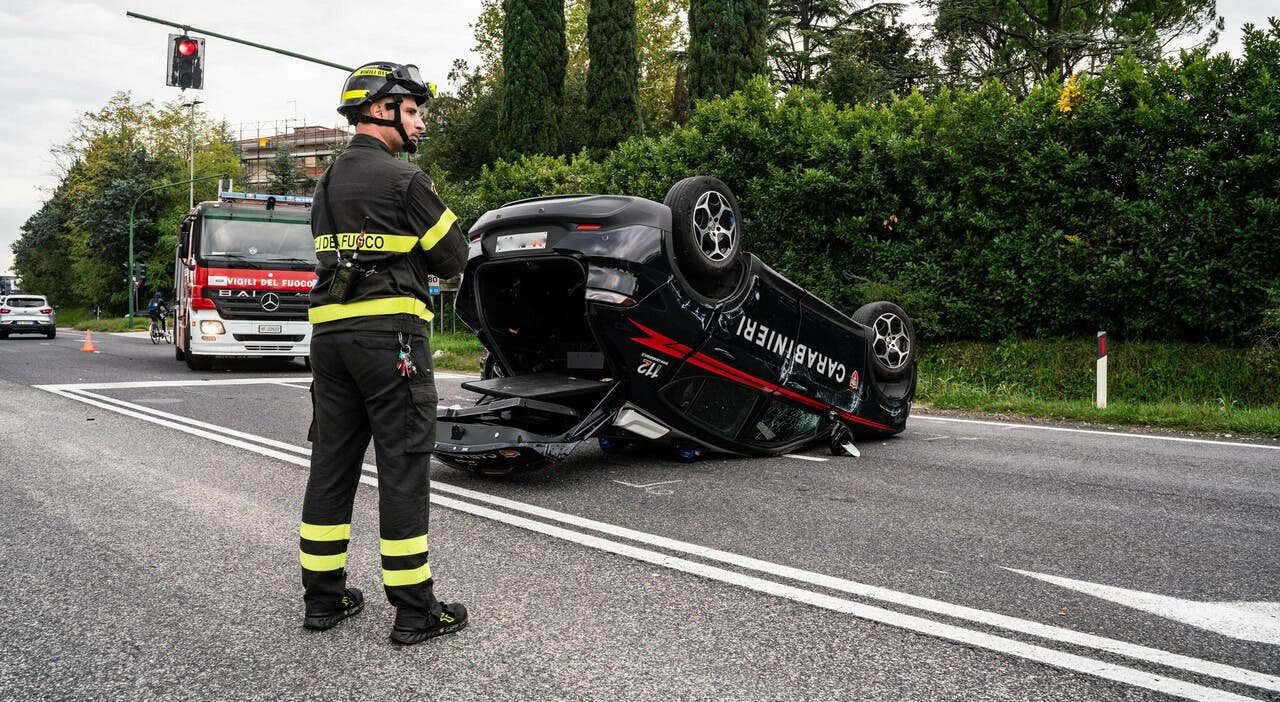 Karabinjerji: Alfa Romeo Tonale ni varen za naše naloge Karabinjerji: Alfa Romeo Tonale ni varen za naše naloge