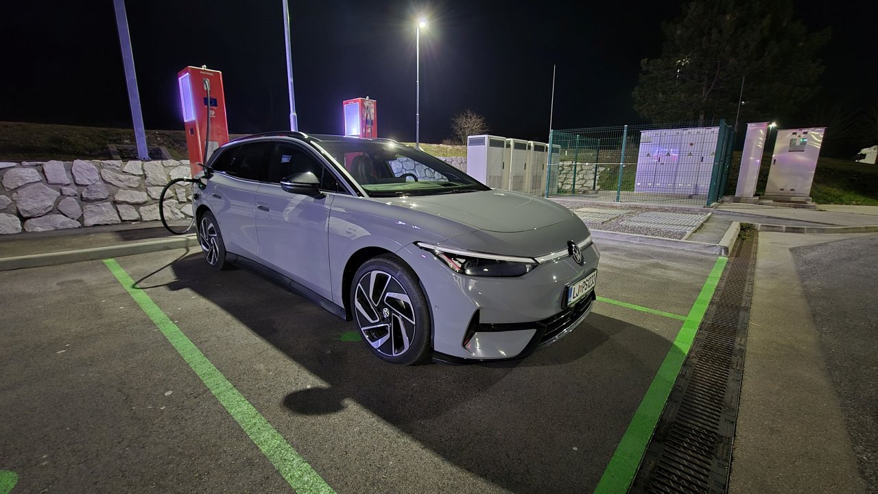 Prostorsko učinkovit električni karavan