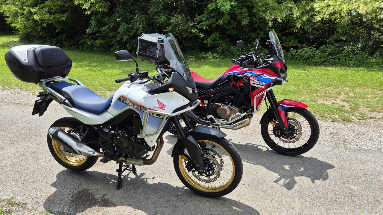 Dva vsestranska motocikla za različne uporabnike