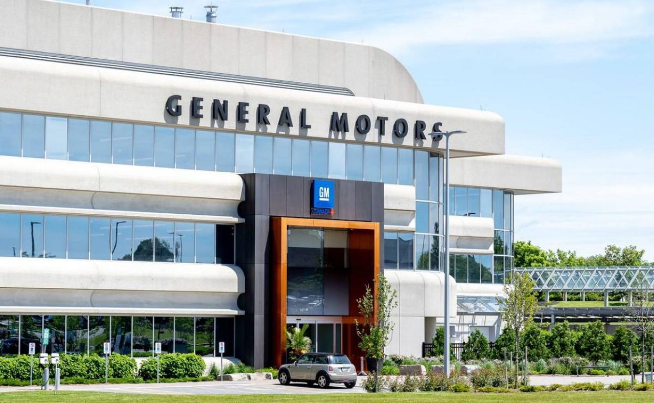 GM nezakonito zbiral in prodajal podatke o voznikih