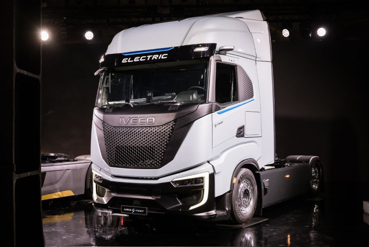Iveco v roke indijskemu gigantu za skoraj štiri milijarde evrov Iveco v roke indijskemu gigantu za skoraj štiri milijarde evrov