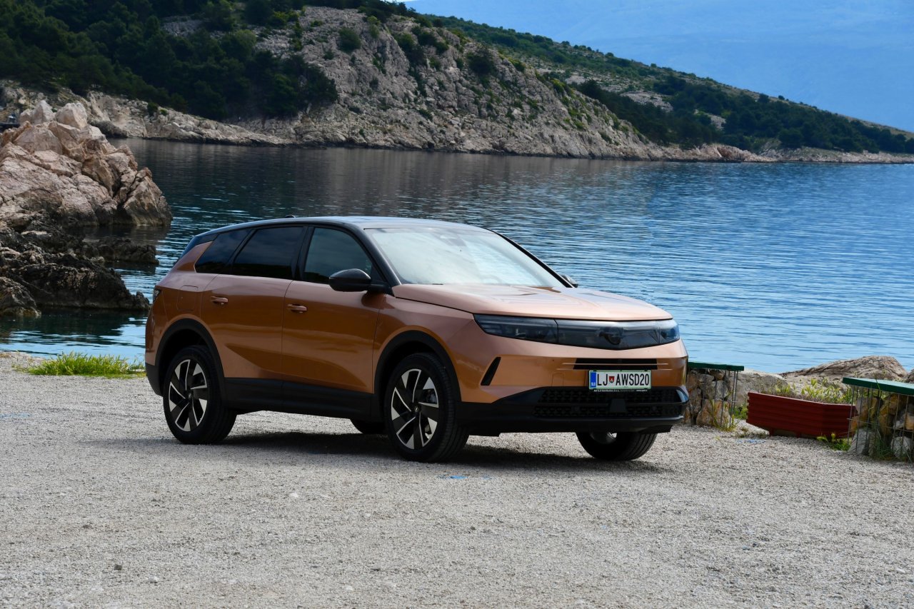 Klasični Opel s pogledom naprej