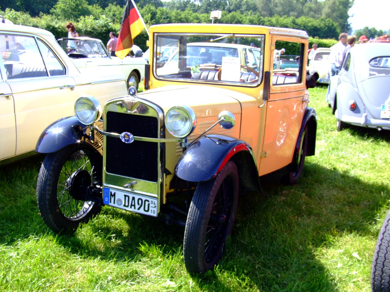 Dixi je bil Wartburgova predvojna uspešnica in tudi prvi športni BMW po prevzemu tovarne.