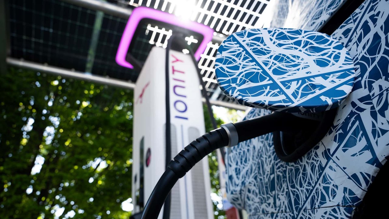 Z električnim kombijem na več kot 1000 kilometrov dolgo pot Z električnim kombijem na več kot 1000 kilometrov dolgo pot