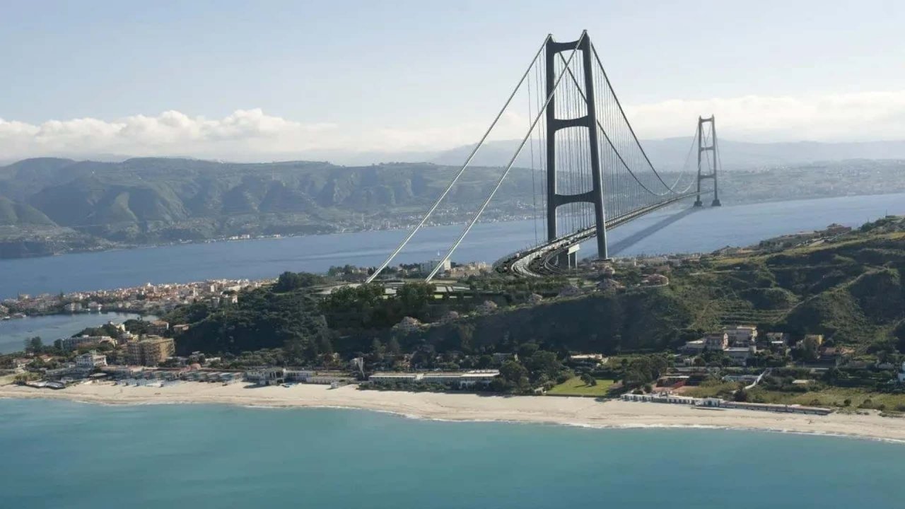 Iz Italije preko mostu na Sicilijo, predvidoma od leta 2033 dalje Iz Italije preko mostu na Sicilijo, predvidoma od leta 2033 dalje