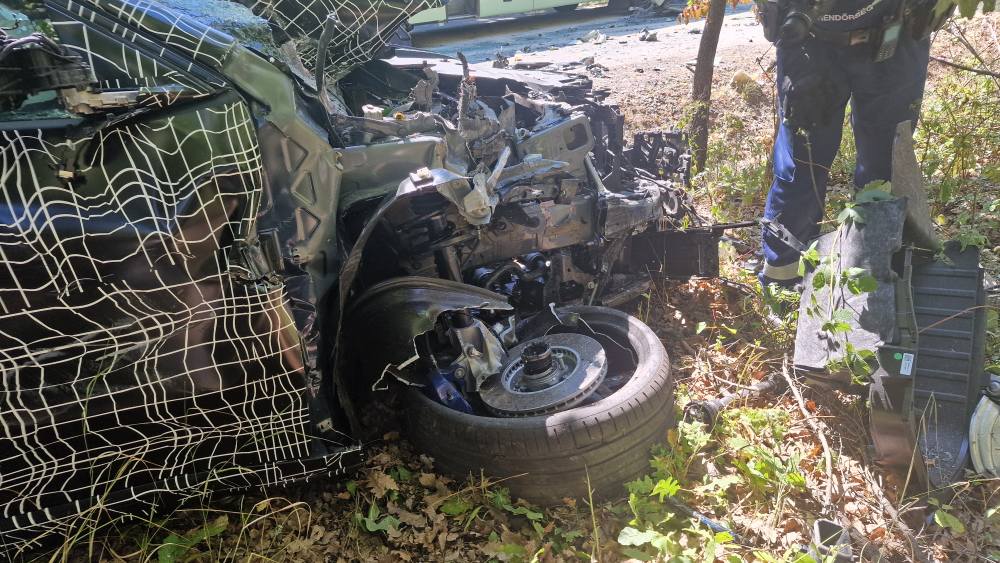 Predserijski BMW na Madžarskem vpleten v težjo nesrečo Predserijski BMW na Madžarskem vpleten v težjo nesrečo