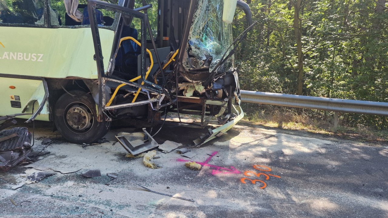 Predserijski BMW na Madžarskem vpleten v težjo nesrečo Predserijski BMW na Madžarskem vpleten v težjo nesrečo
