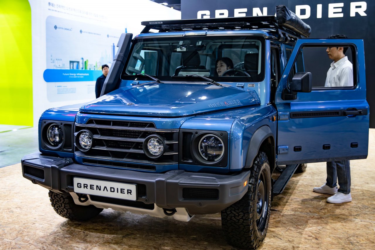 Pripeljal rabljenega Ferrarija F40, odpeljal novega Grenadierja