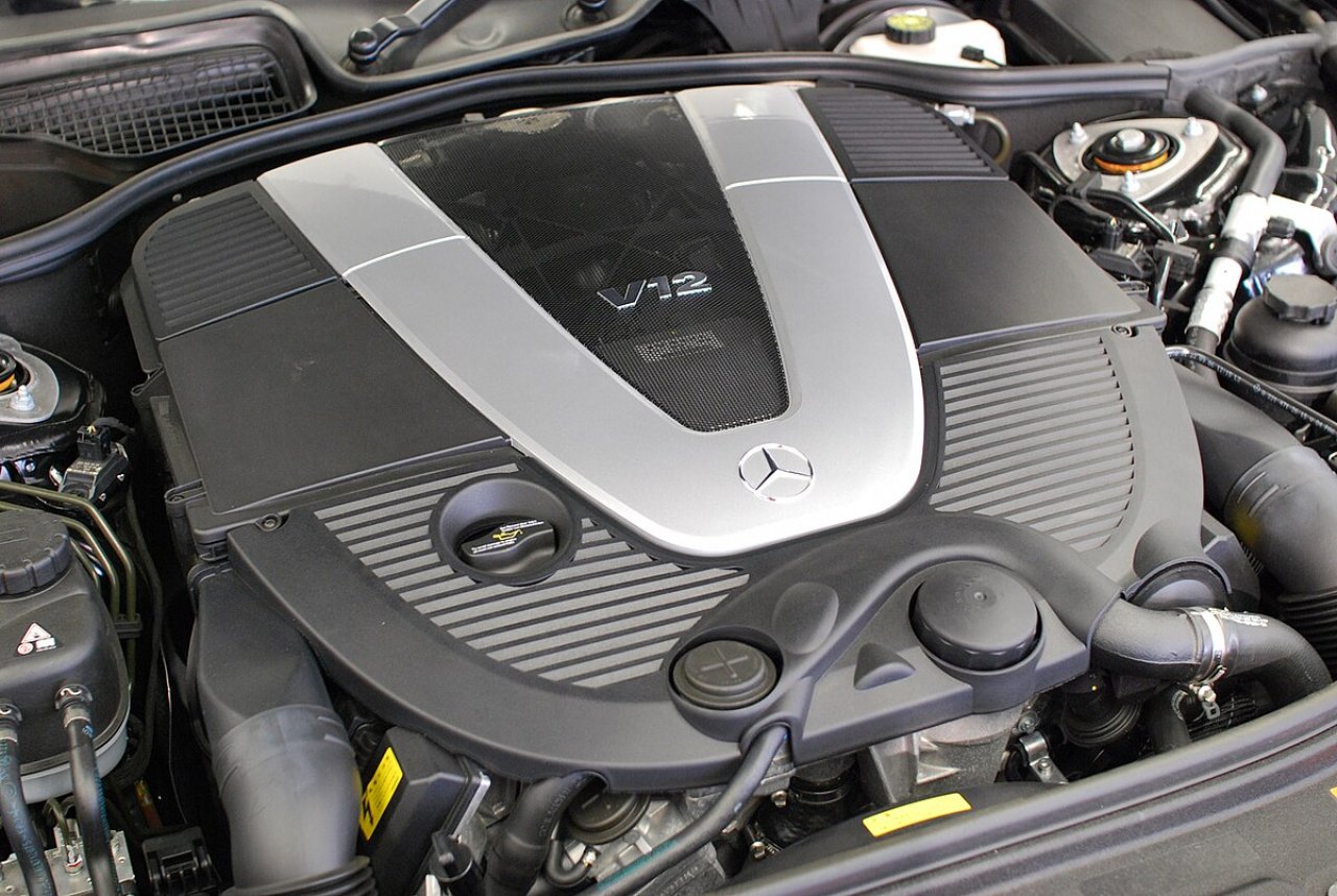 Mercedes bo ohranil motor V12