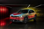Otroci in zvezdniki ustvarili umetniško Mazdo CX-30 - fotografija 12