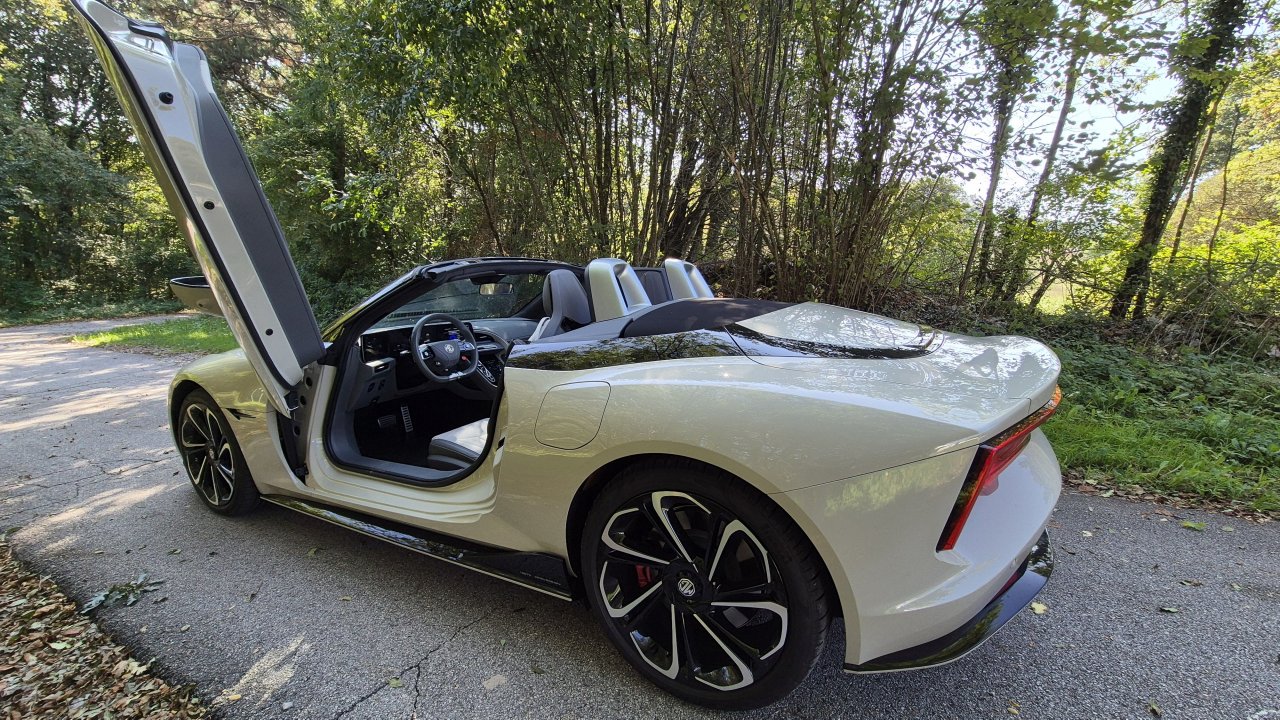 Hudičevo hiter in uživaški roadster