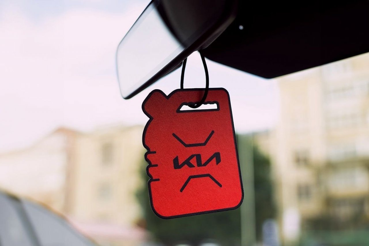 Kia ponuja vonj bencina v električni Kii EV4 Kia ponuja vonj bencina v električni Kii EV4