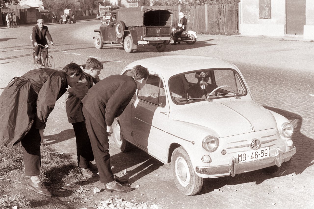 Štoparji v Mariboru leta 1961 (foto Jože Gal).