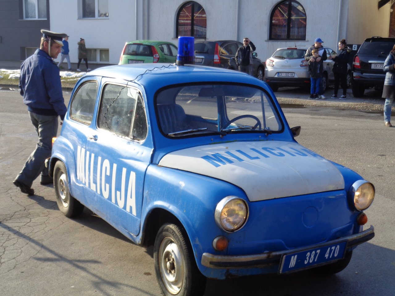 Včasih je policija lovila manj pridne voznike s Fički. Mnoga leta kasneje so v tej podobi zbirateljski dragulji.