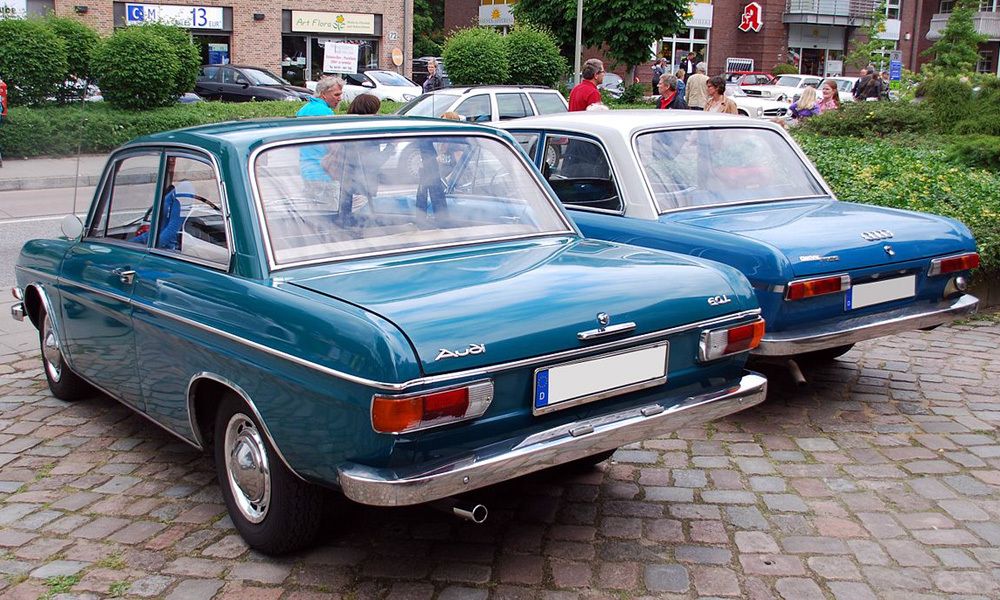 DKW F102 je bil zadnji dvotaktni avto iz Auto Unionovih delavnic, zamenjal ga je F013, ki je bil pod Volkswagnom že postavljen pod obujeno znamko Audi. 