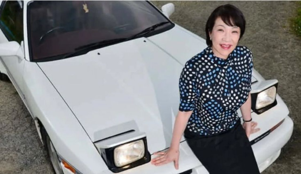 Japonska premierka za volanom Toyote Supre A70