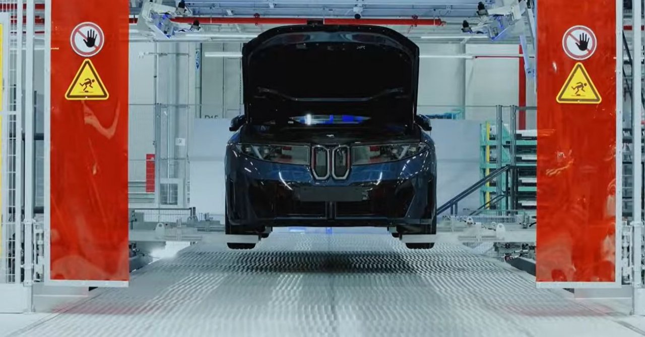 Najbolj napredna BMW-jeva tovarna, kjer nastaja novi iX3 Najbolj napredna BMW-jeva tovarna, kjer nastaja novi iX3