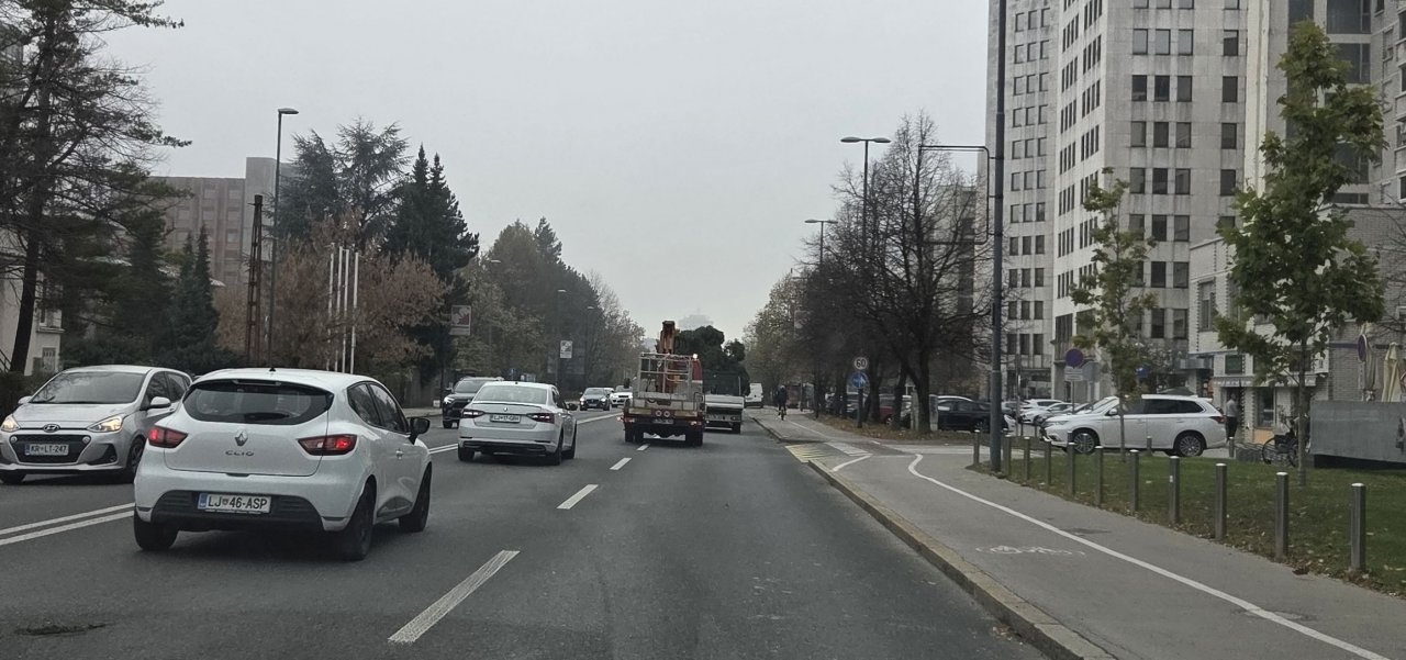 Novoletna jelka kot prikolica Novoletna jelka kot prikolica