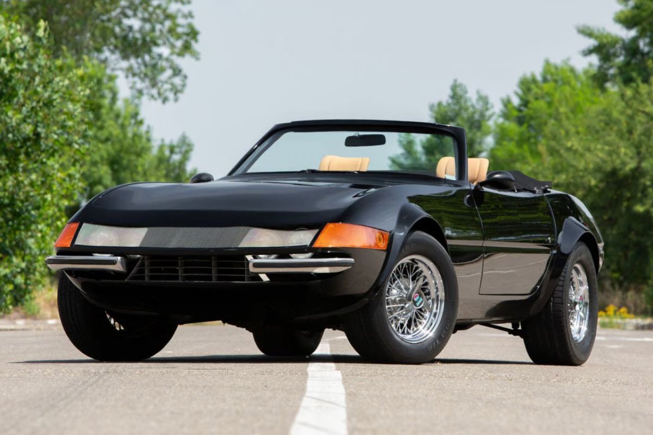 »Ferrari Daytona« iz serije Miami Vice gre na dražbo »Ferrari Daytona« iz serije Miami Vice gre na dražbo
