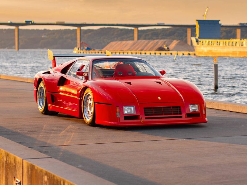 GTO Evoluzione, ki velja za prednika F40, je imel močnejši motor s kar 485 kW (660 KM).