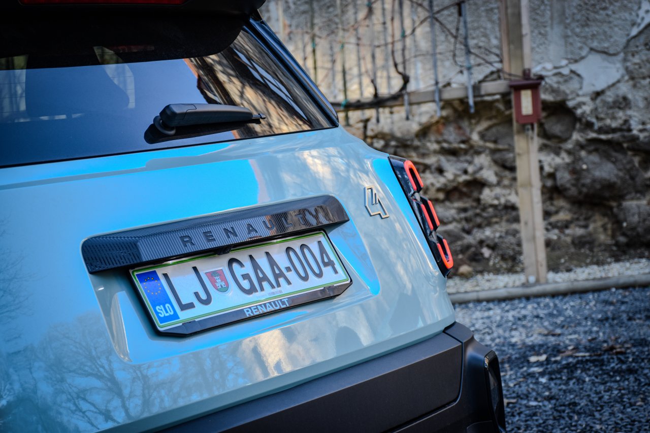 Vsi aduti električnega Renaulta 4
