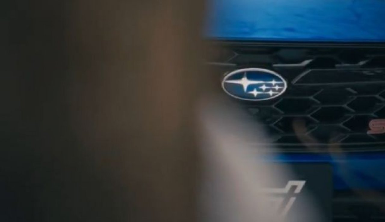 Vrača se Subaru WRX STi, poslušajte zvok motorja Vrača se Subaru WRX STi, poslušajte zvok motorja