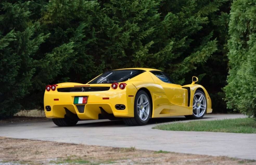 Rekordno visoka cena za enega najbolj žlahtnih Ferrarijev Rekordno visoka cena za enega najbolj žlahtnih Ferrarijev