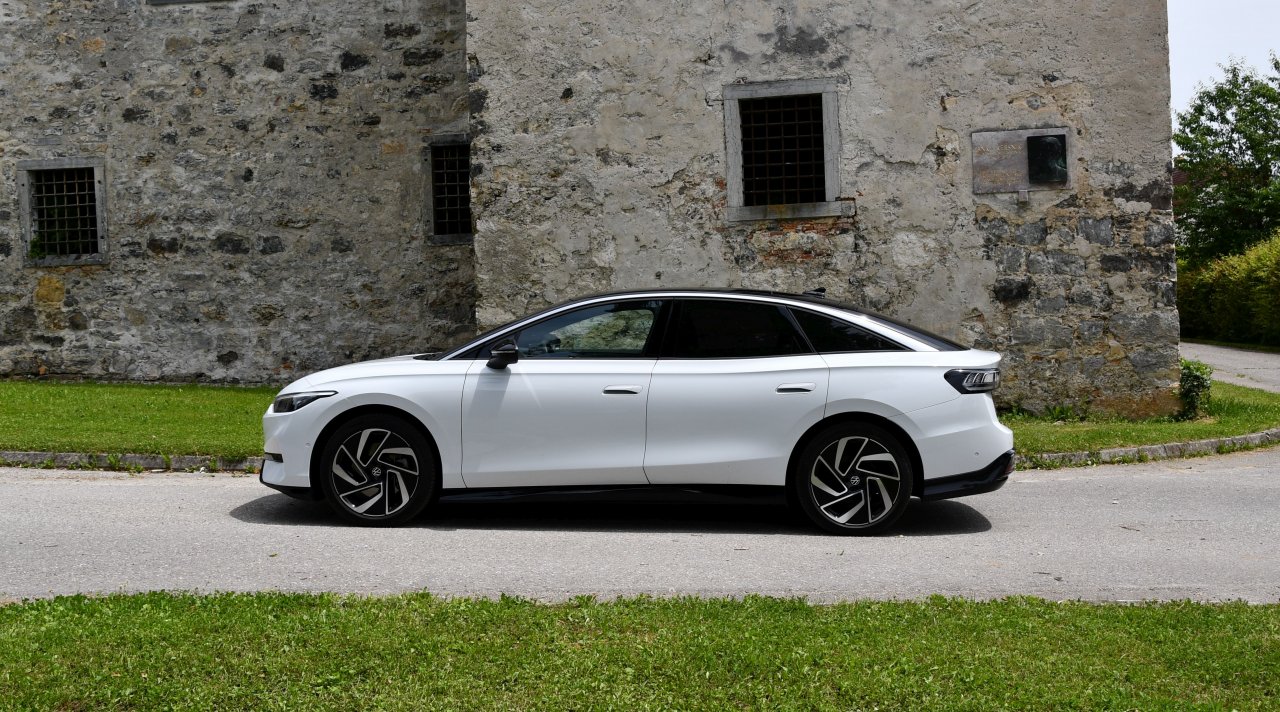 Skoraj pet milijonov Volkswagnovih vozil, v Sloveniji prevladuje Tiguan Skoraj pet milijonov Volkswagnovih vozil, v Sloveniji prevladuje Tiguan