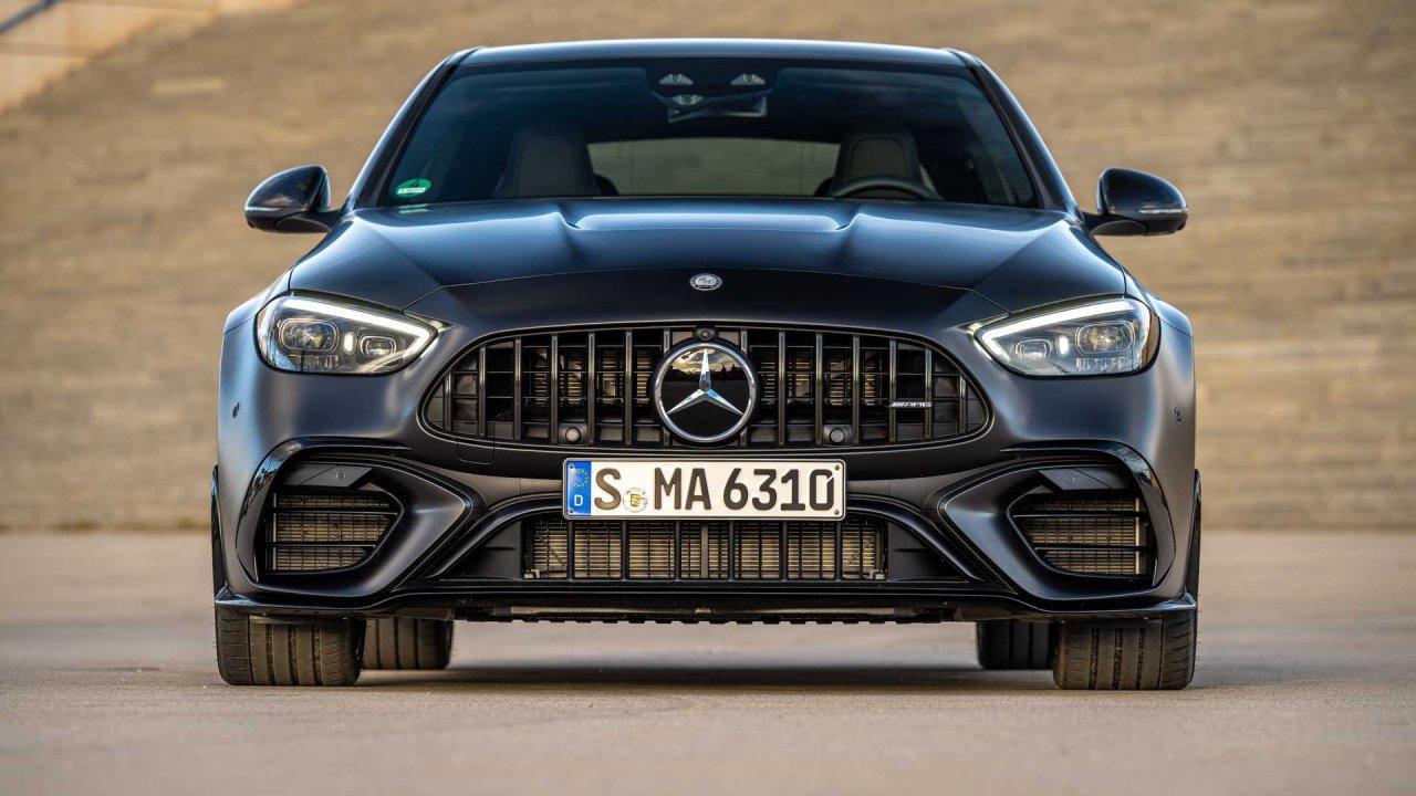 Mercedes ukinja C63 AMG z elektrificiranim štirivaljnikom Mercedes ukinja C63 AMG z elektrificiranim štirivaljnikom
