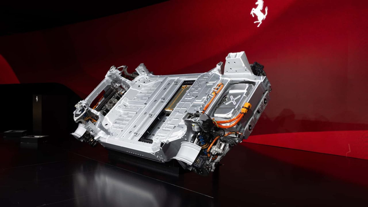 Prvi električni Ferrari bo Luce, takšna je notranjost
