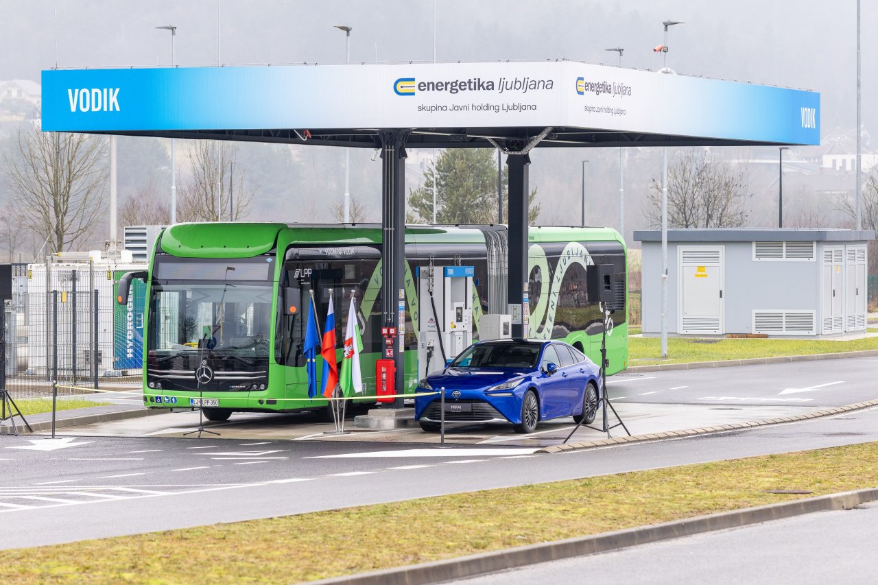 V Ljubljani zaživela prva prava vodikova polnilnica V Ljubljani zaživela prva prava vodikova polnilnica
