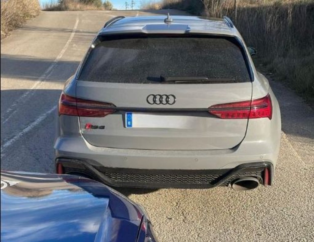 Vozil s hitrostjo 233 km/h, kjer je omejitev 90 km/h Vozil s hitrostjo 233 km/h, kjer je omejitev 90 km/h