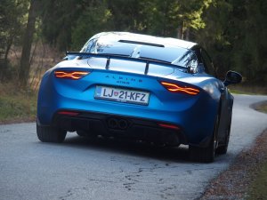 Novi Alpine A110 najprej z električnim, nato še z bencinskim motorjem